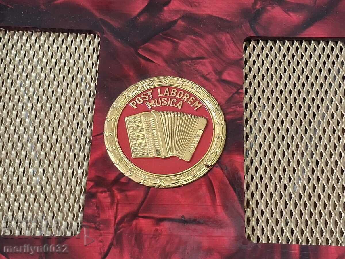 Παλιό γερμανικό ακορντεόν με θήκη μουσικό όργανο με τιμή 129.90 BGN | € 66.42