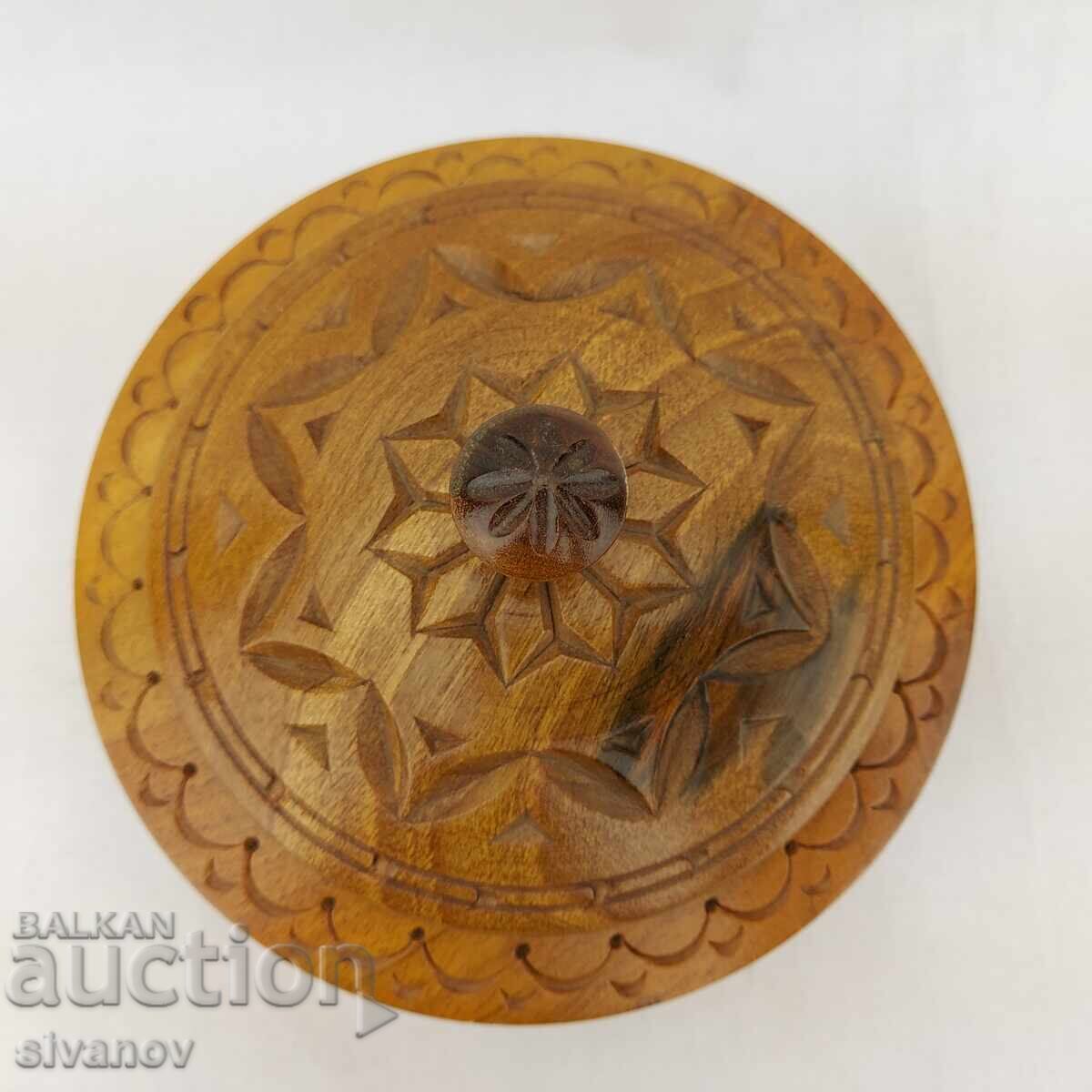 Auction  Beautiful old carved wooden jewelry box #2691