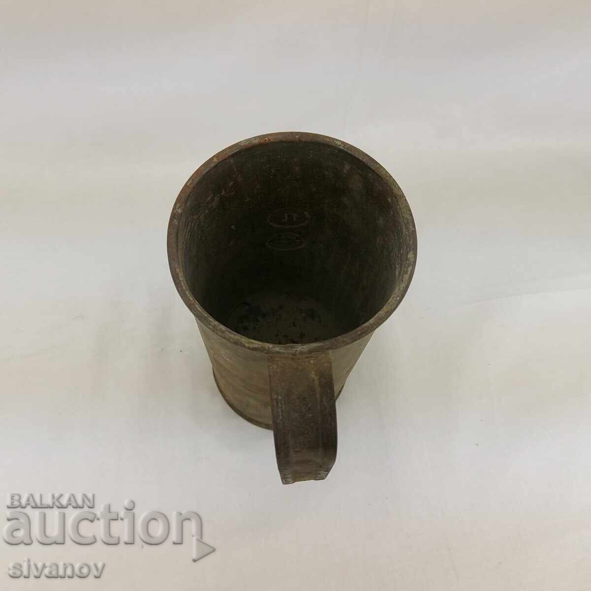 Auction  Metal measuring cup 1 liter Bulgaria #2701