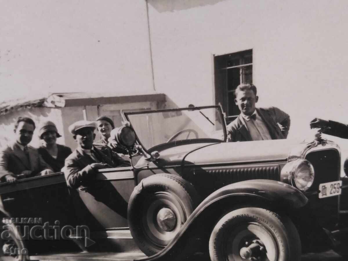 Auction ROYAL PHOTO - Plovdiv, retro car Auction ROYAL PHOTO - Plovdiv, retro car