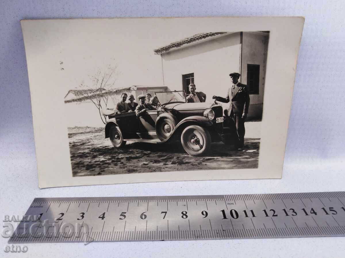 Delivery of ROYAL PHOTO - Plovdiv, retro car Delivery of ROYAL PHOTO - Plovdiv, retro car