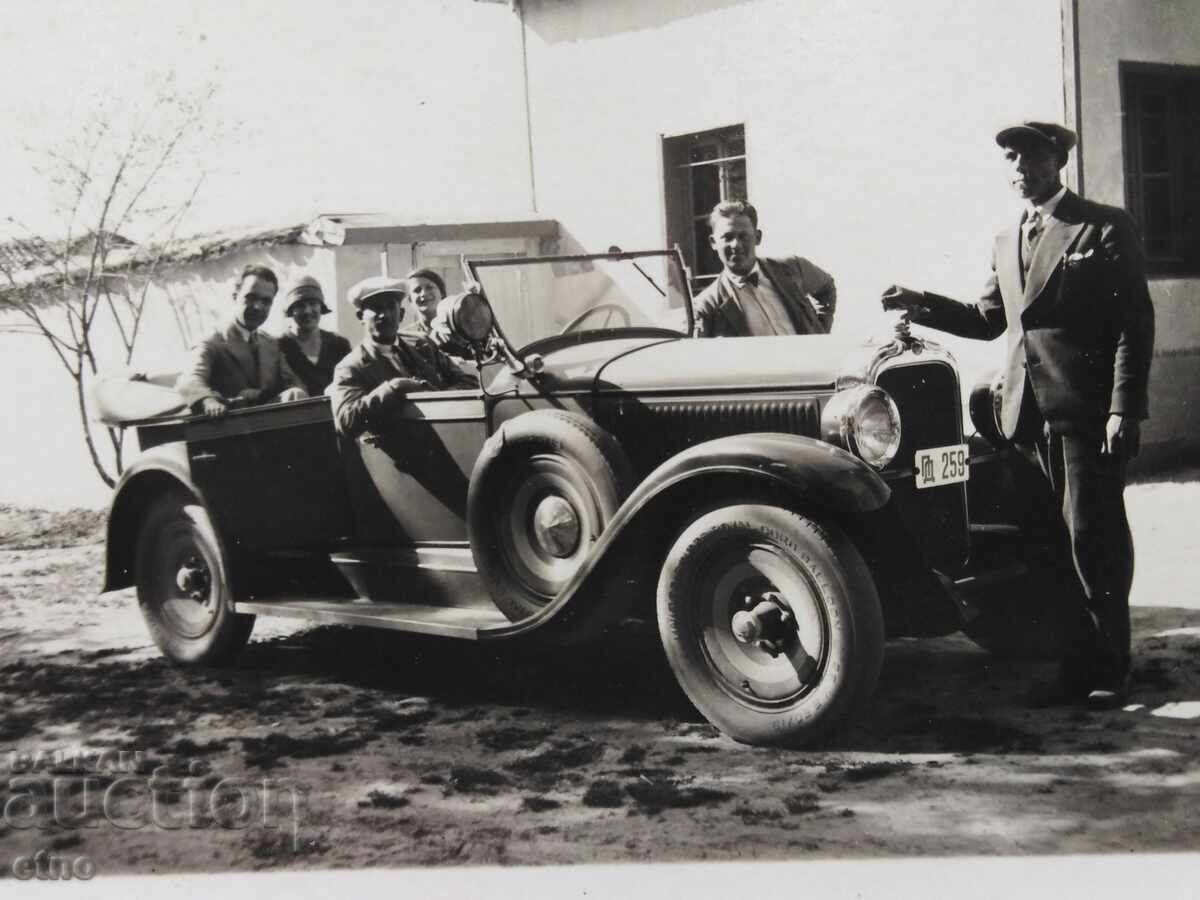 ROYAL PHOTO - Plovdiv, retro car ROYAL PHOTO - Plovdiv, retro car