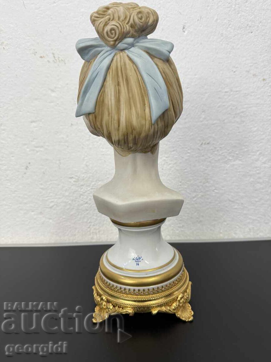 Porcelain bust of a woman - Capodimonte. No. 7511 - 5