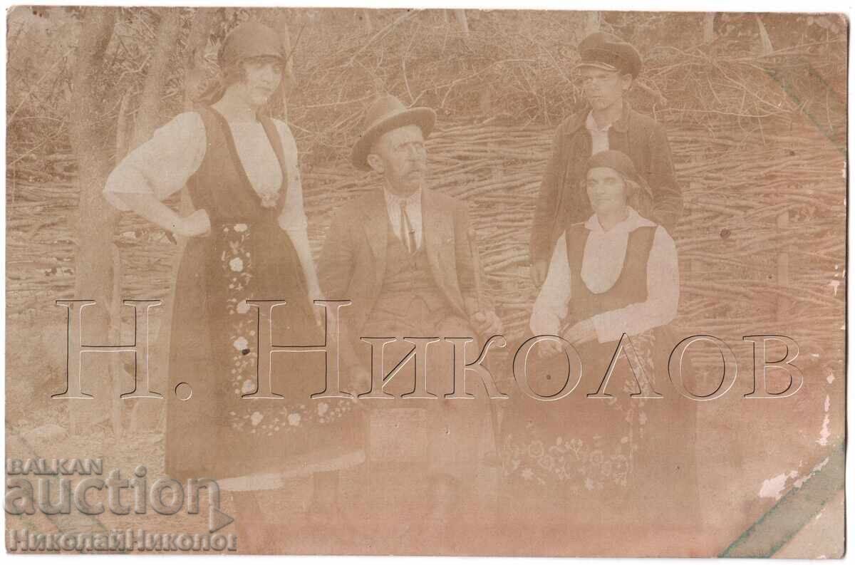 1924 OLD FAMILY PHOTO VILLAGE LITAKOVO BOTEVGRAD E545