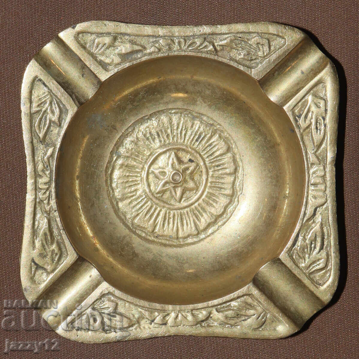 Παλιό διακοσμητικό ορειχάλκινο τασάκι με τιμή 70.00 BGN | € 35.79