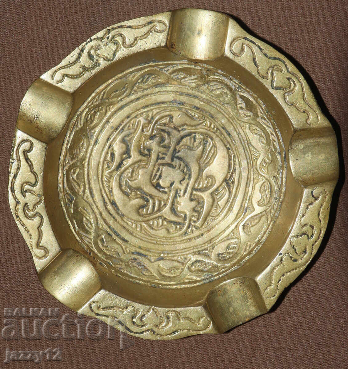Old decorative brass ashtray with price 70.00 BGN | € 35.79 Old decorative brass ashtray with price 70.00 BGN | € 35.79