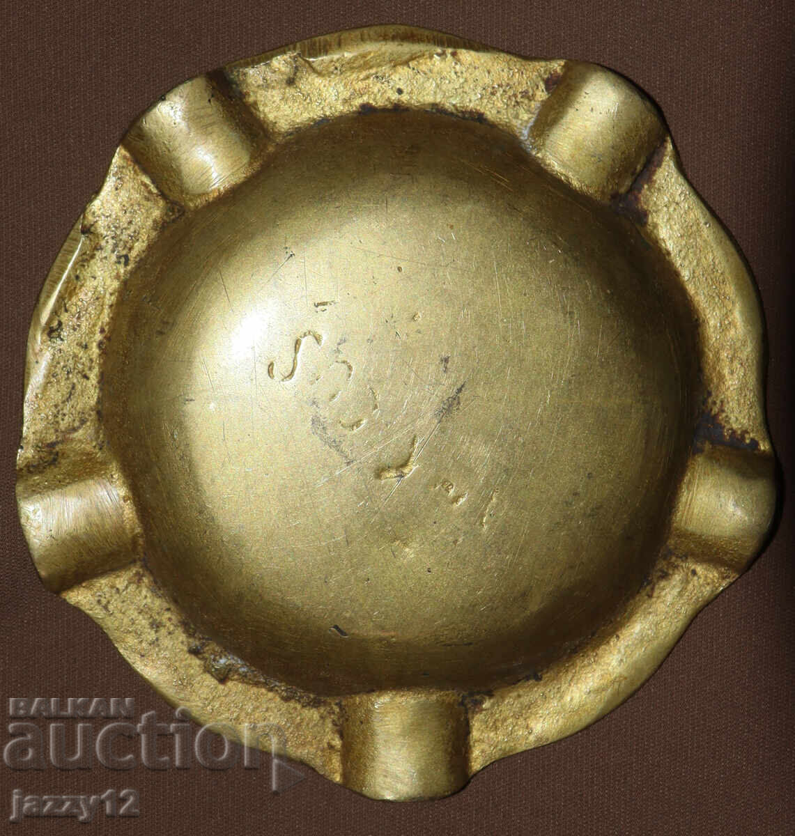 Delivery of Old decorative brass ashtray Delivery of Old decorative brass ashtray