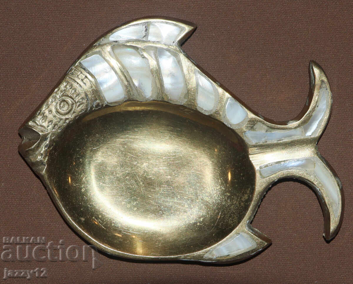 Παράδοση Μικρό διακοσμητικό ορειχάλκινο σταχτοδοχείο ψάρι