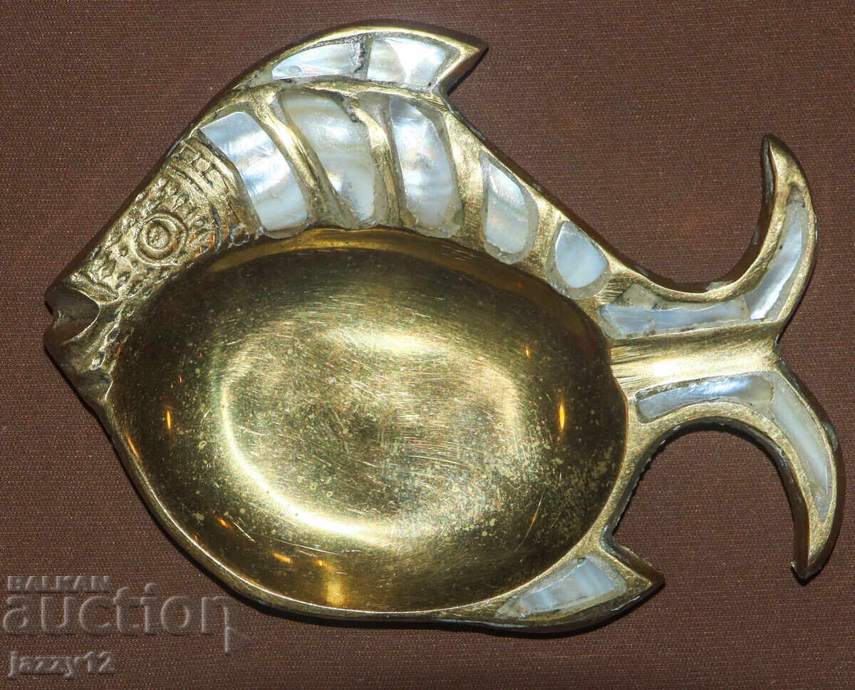 Μικρό διακοσμητικό ορειχάλκινο σταχτοδοχείο ψάρι