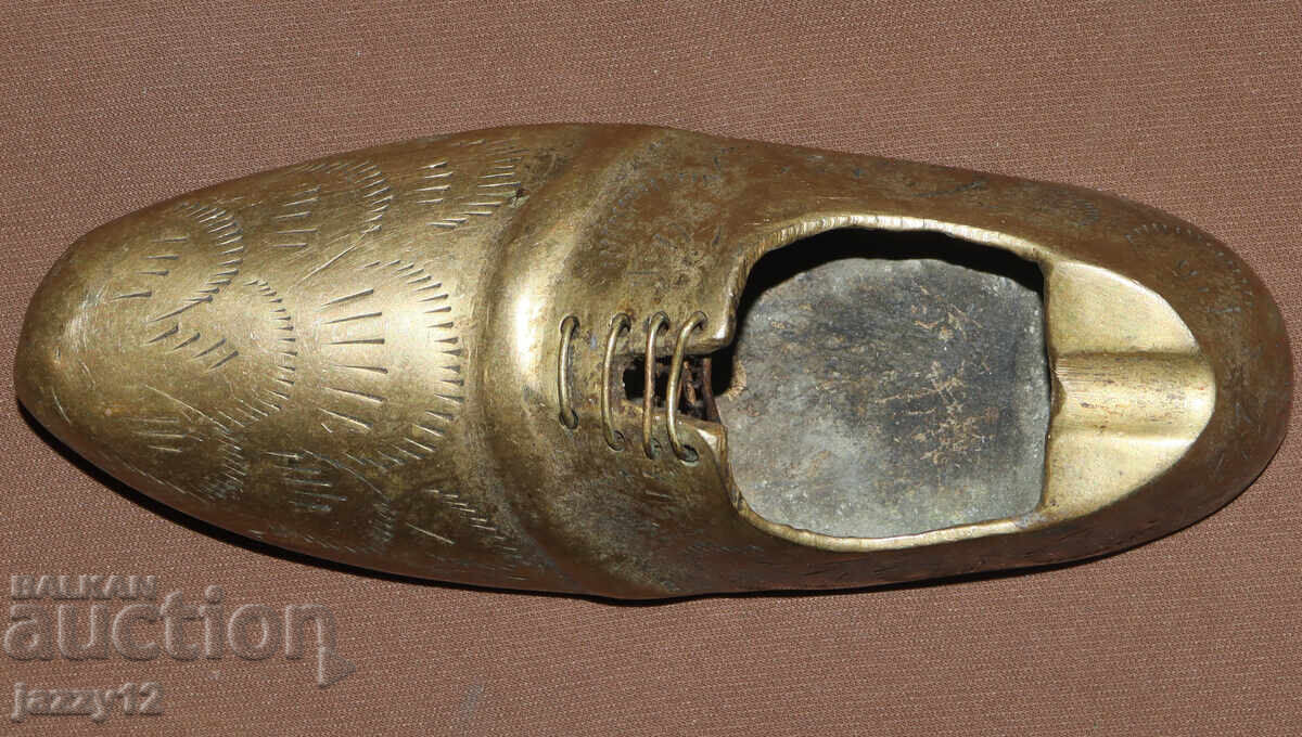 Auction  Small decorative brass ashtray shoe