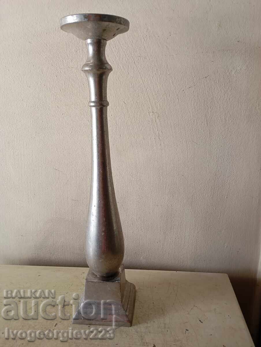 Metal candle holder