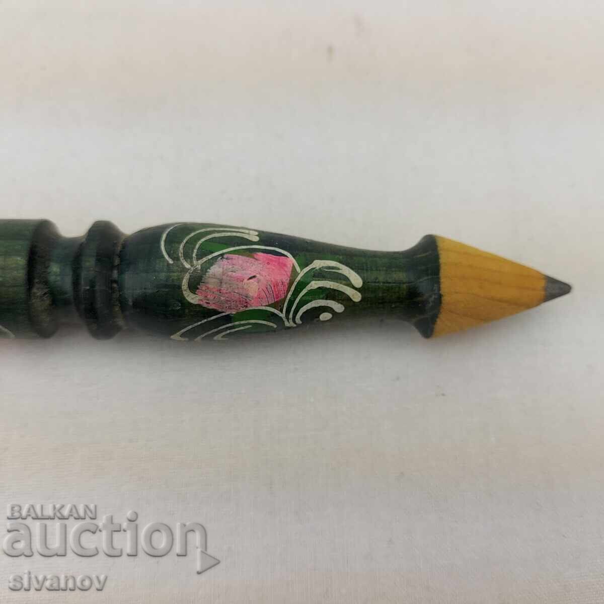 Creion vechi din lemn lucrat manual cu motive florale #2716 cu preț 7.99 BGN | € 4.09