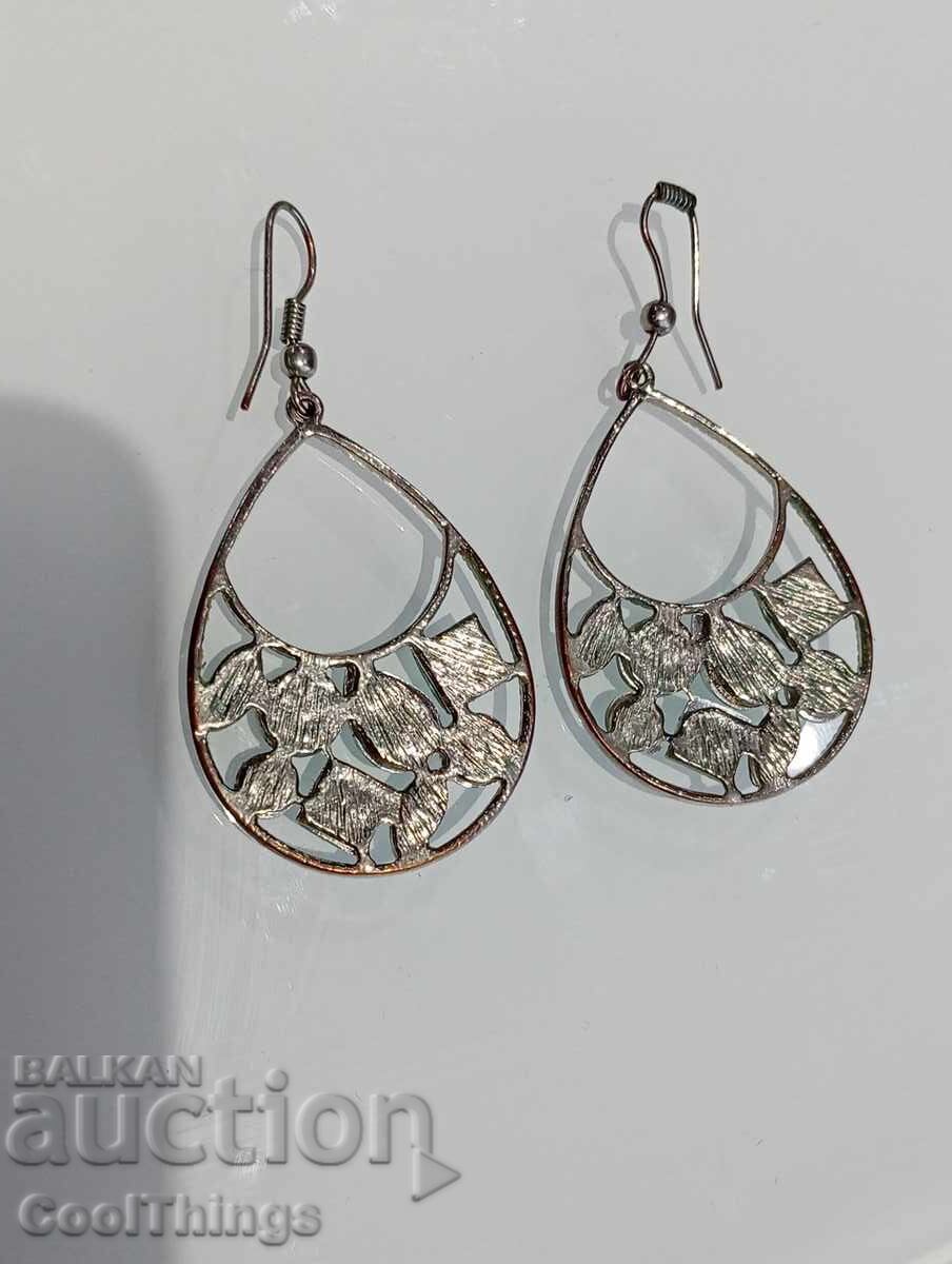 Cercei Vechi cu preț 0.01 BGN | € 0.01 Cercei Vechi cu preț 0.01 BGN | € 0.01