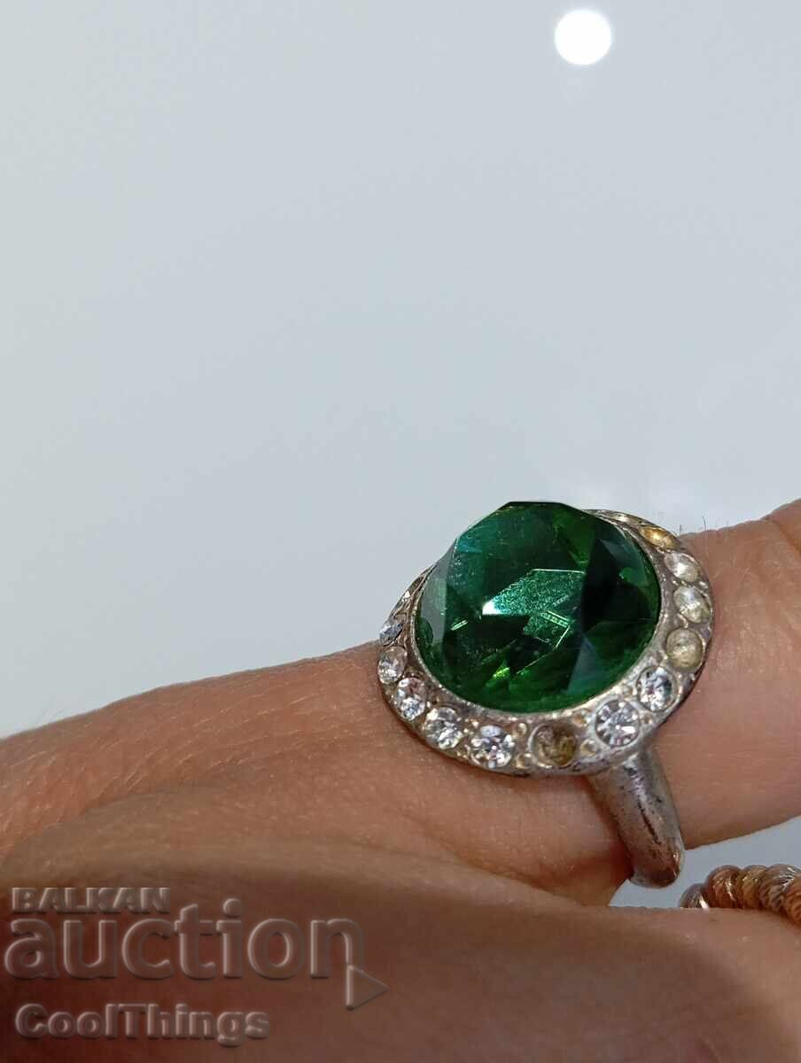 Un inel vechi cu preț 0.01 BGN | € 0.01 Un inel vechi cu preț 0.01 BGN | € 0.01