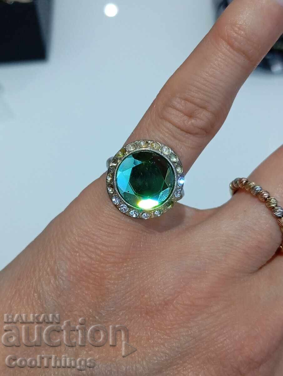 Livrarea Un inel vechi Livrarea Un inel vechi