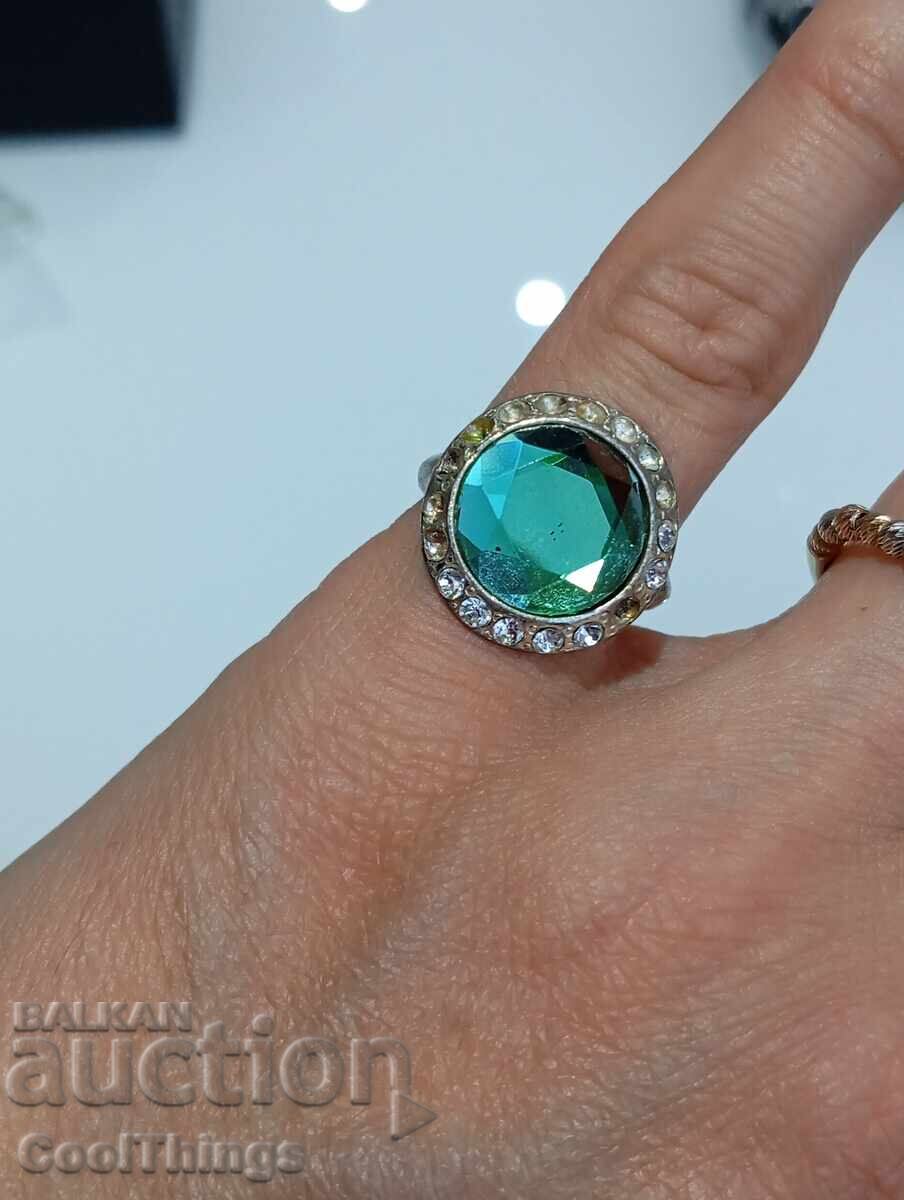 Un inel vechi Un inel vechi