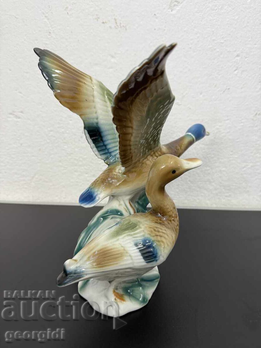 Румънска порцеланова фигура на диви патици. №7514 с цена 155.00 лв. | € 79.25