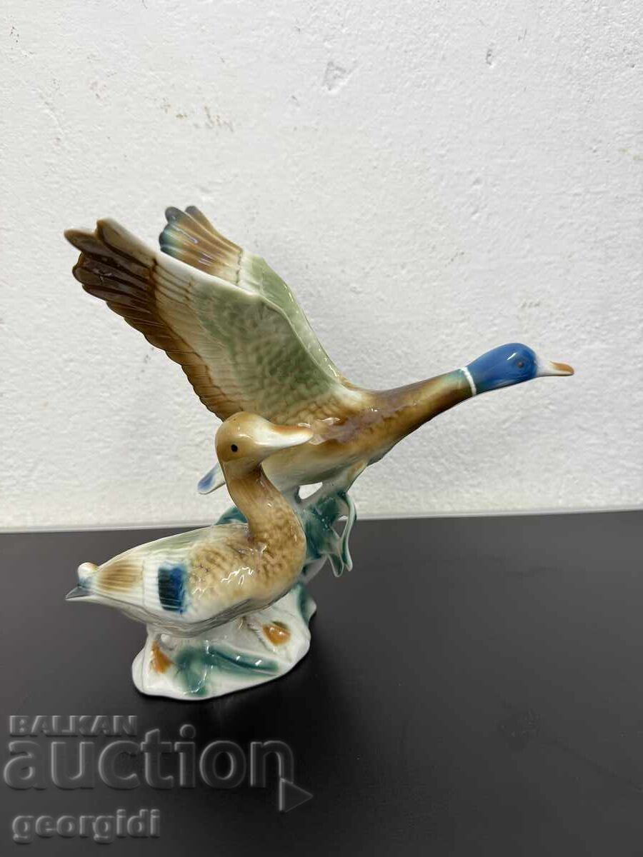 Румънска порцеланова фигура на диви патици. №7514