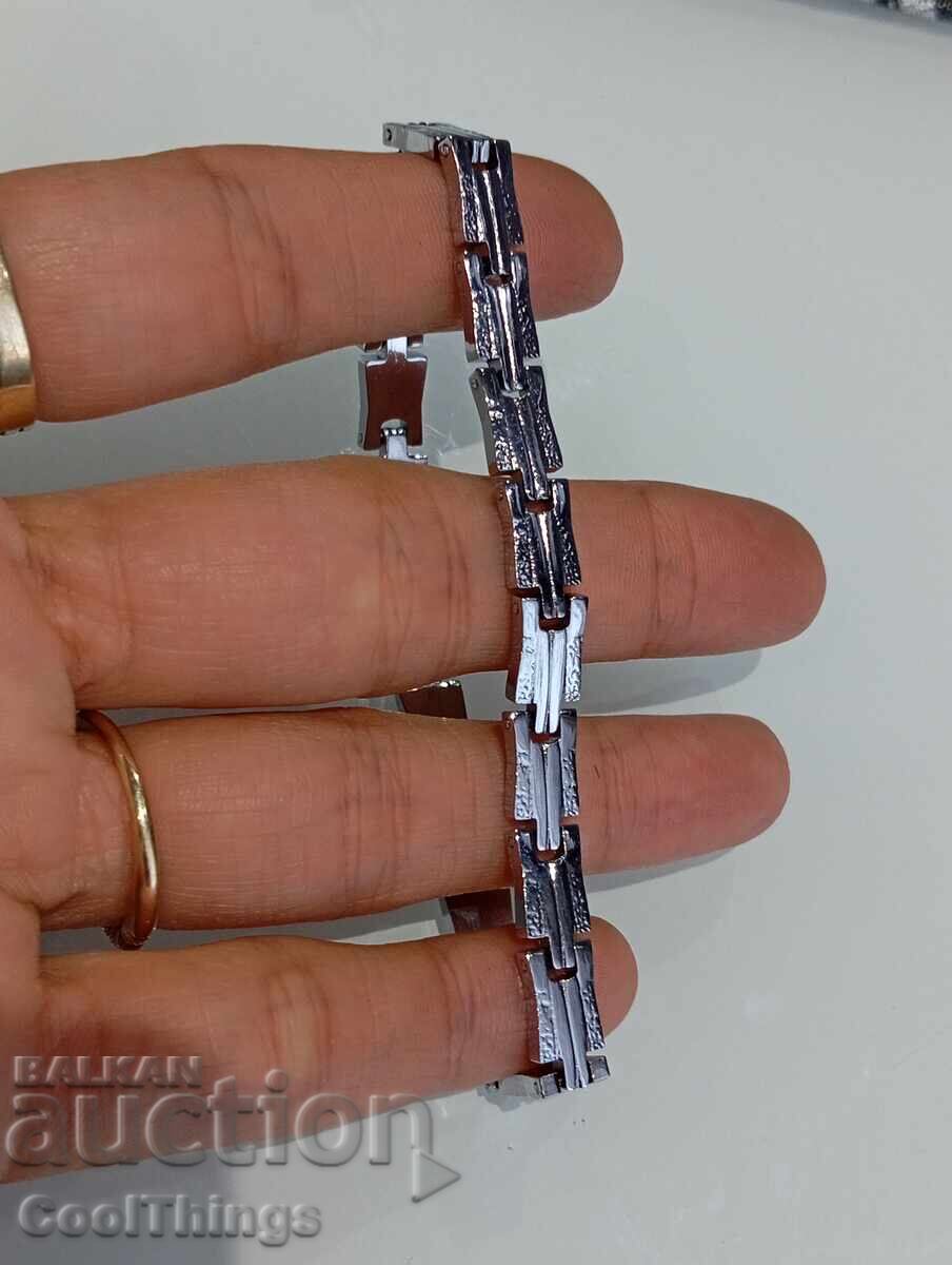 Brățară veche cu preț 0.01 BGN | € 0.01 Brățară veche cu preț 0.01 BGN | € 0.01