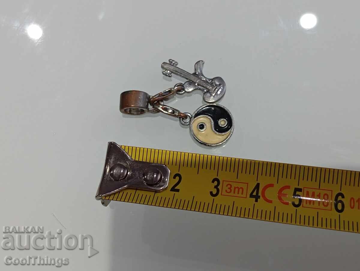 Livrarea pandantiv vechi Livrarea pandantiv vechi