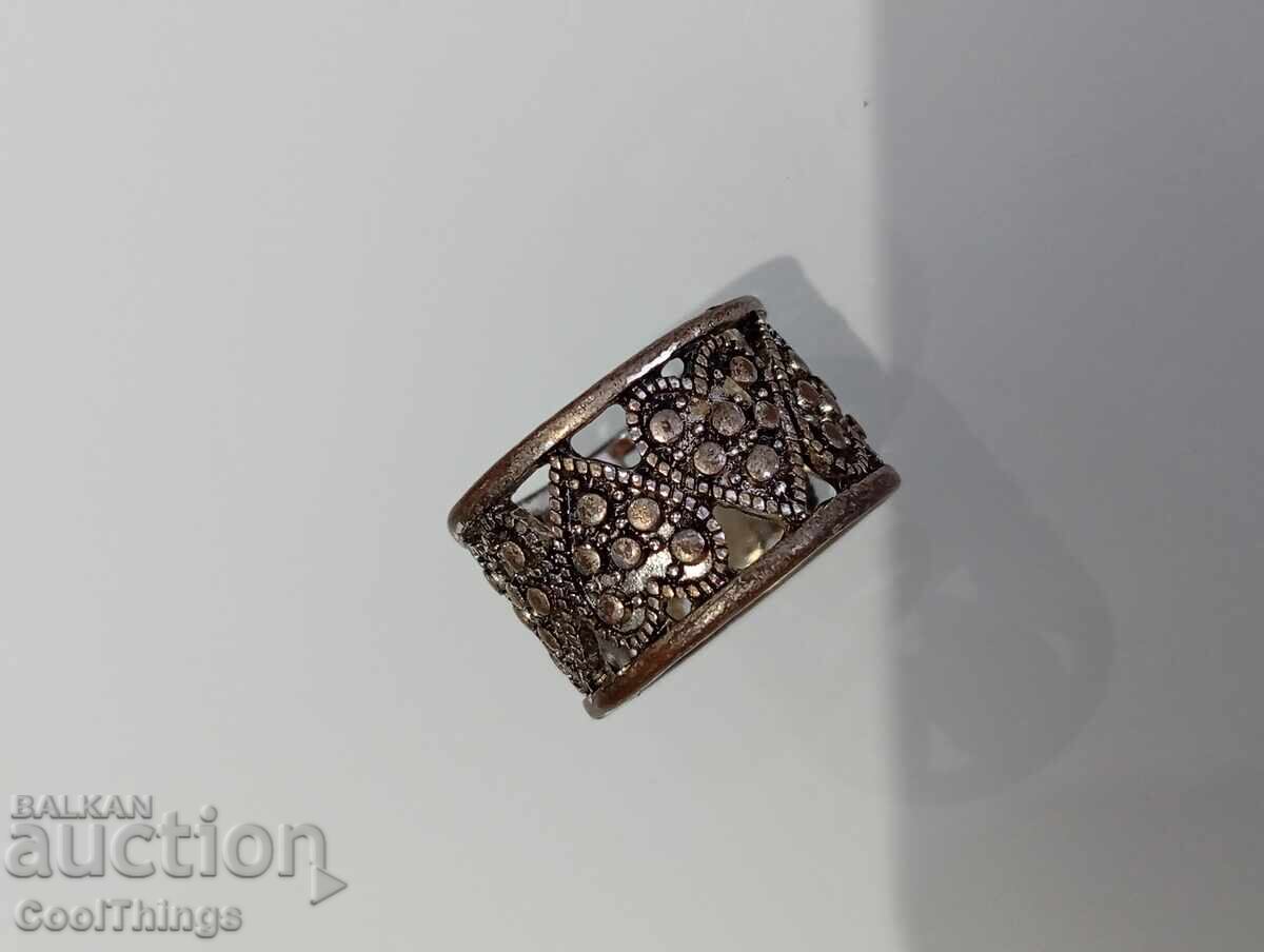 Licitație Un inel vechi Licitație Un inel vechi