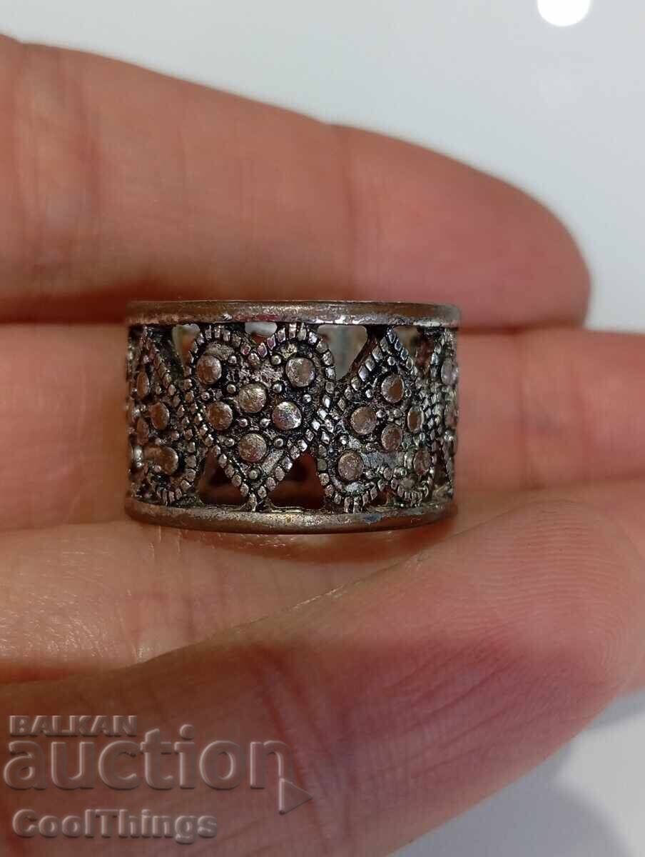 Un inel vechi Un inel vechi