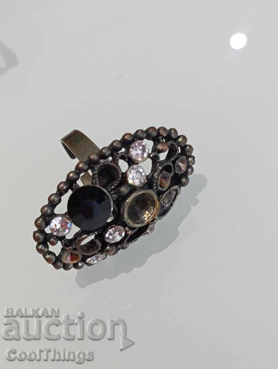 Un inel vechi Un inel vechi