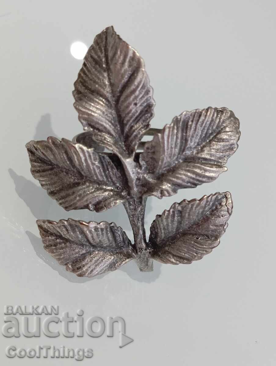 Un inel vechi cu preț 0.01 BGN | € 0.01 Un inel vechi cu preț 0.01 BGN | € 0.01