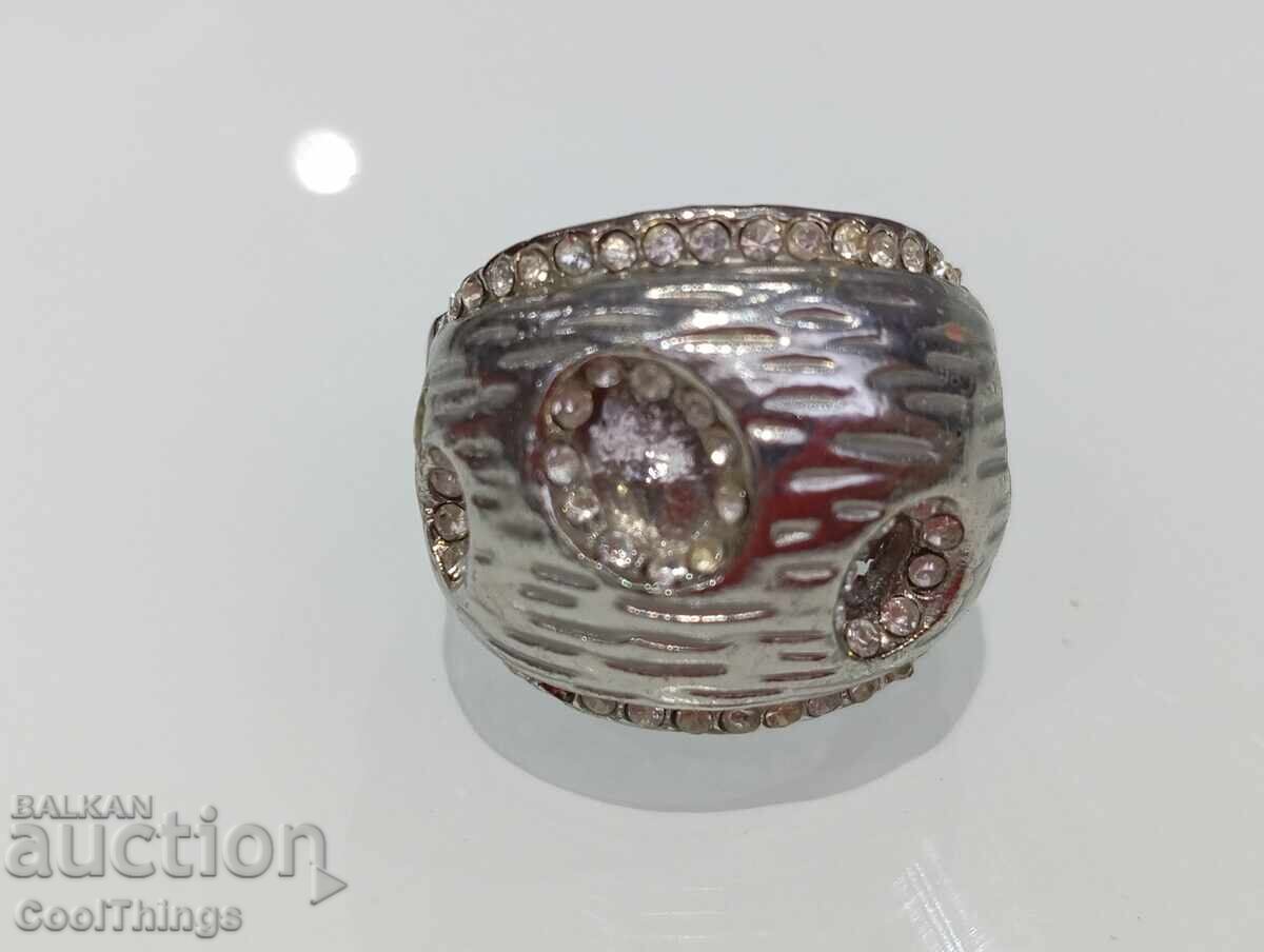 Un inel vechi cu preț 0.01 BGN | € 0.01 Un inel vechi cu preț 0.01 BGN | € 0.01