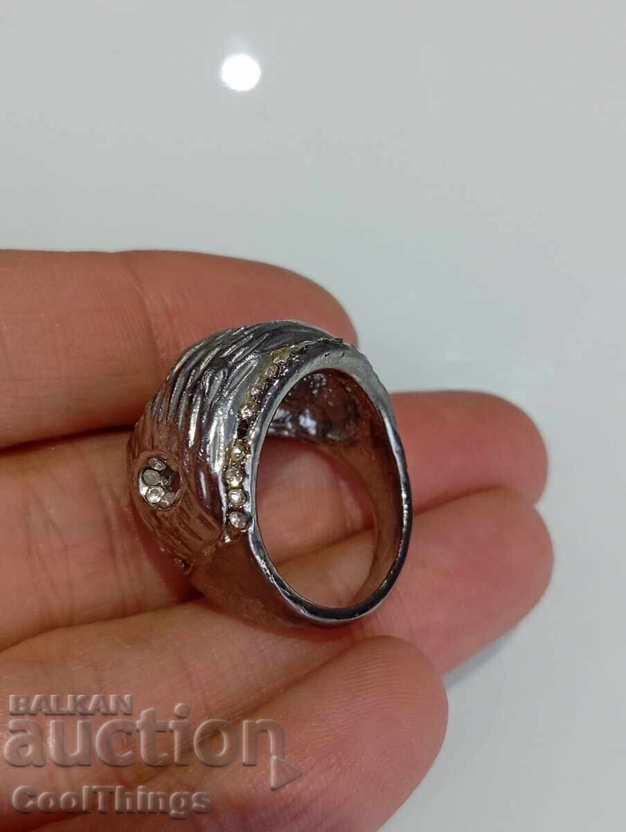 Livrarea Un inel vechi Livrarea Un inel vechi