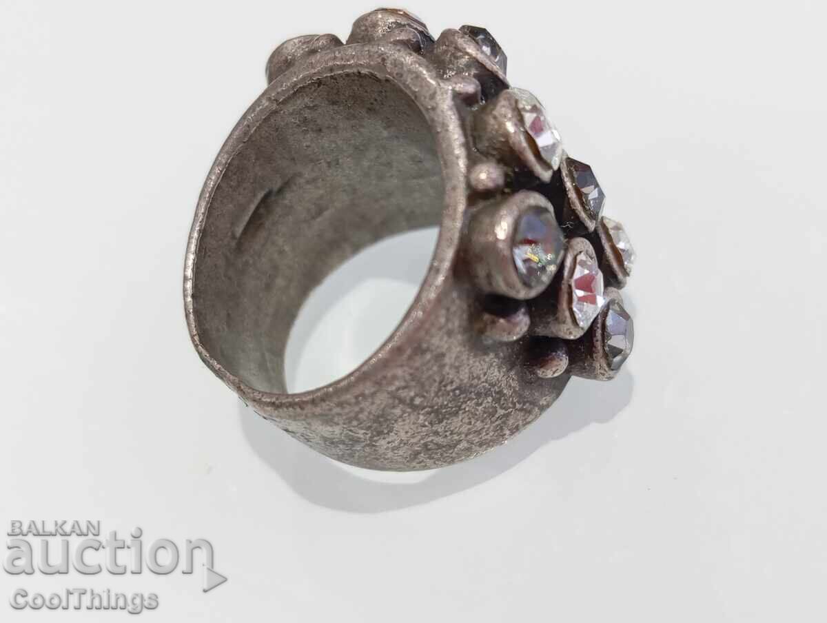 Licitație Un inel vechi Licitație Un inel vechi