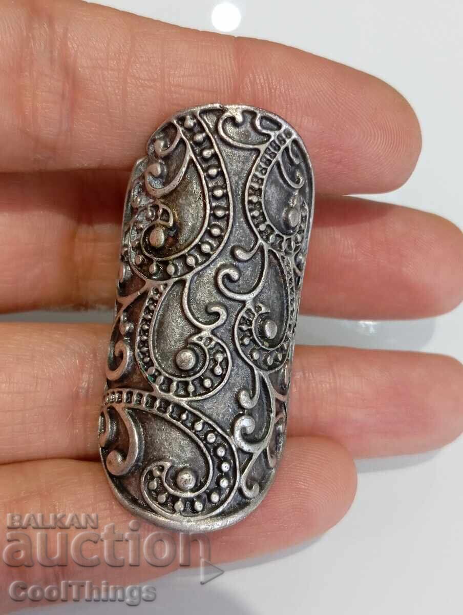 Un inel vechi cu preț 0.01 BGN | € 0.01 Un inel vechi cu preț 0.01 BGN | € 0.01