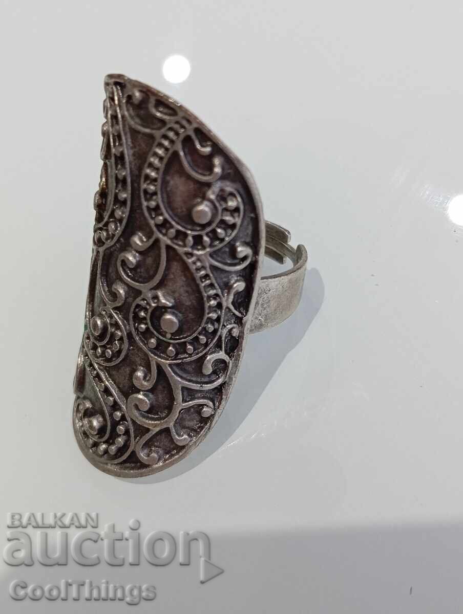 Licitație Un inel vechi Licitație Un inel vechi