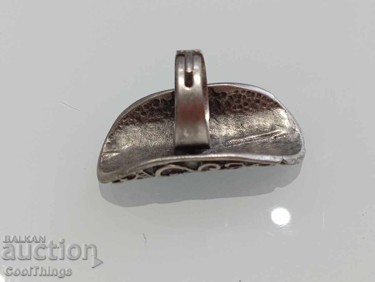 Livrarea Un inel vechi Livrarea Un inel vechi