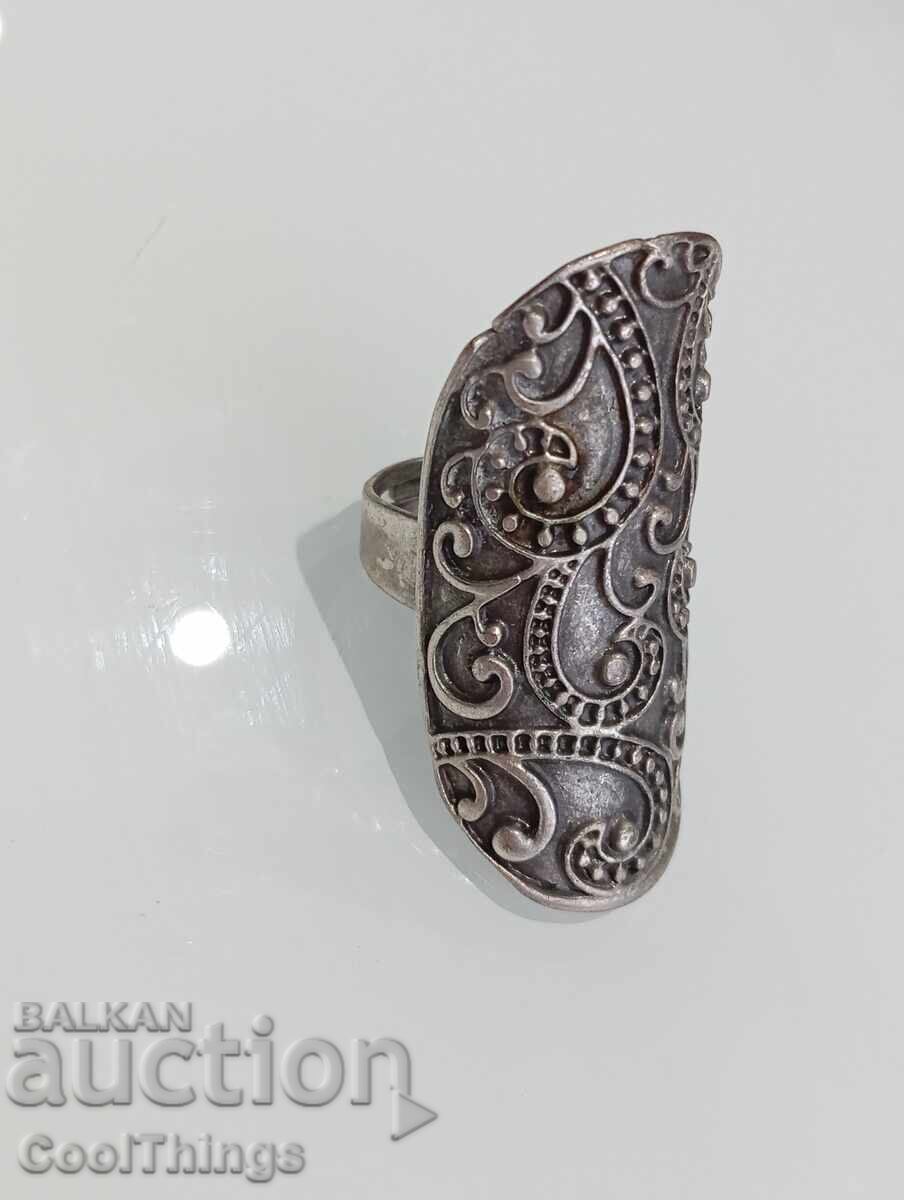 Un inel vechi Un inel vechi