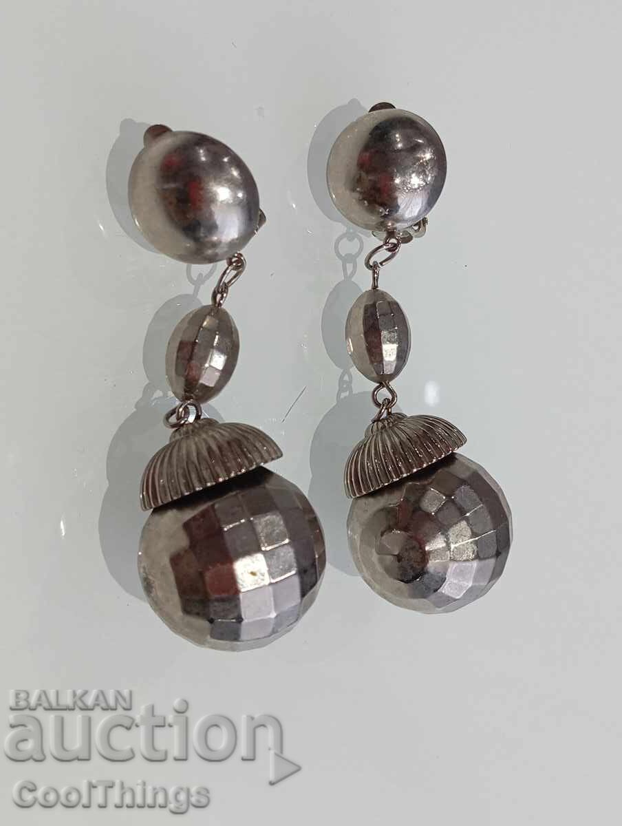 Cercei Vechi cu preț 0.01 BGN | € 0.01 Cercei Vechi cu preț 0.01 BGN | € 0.01