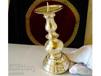 Sfeșnic de bronz cu design efectuos