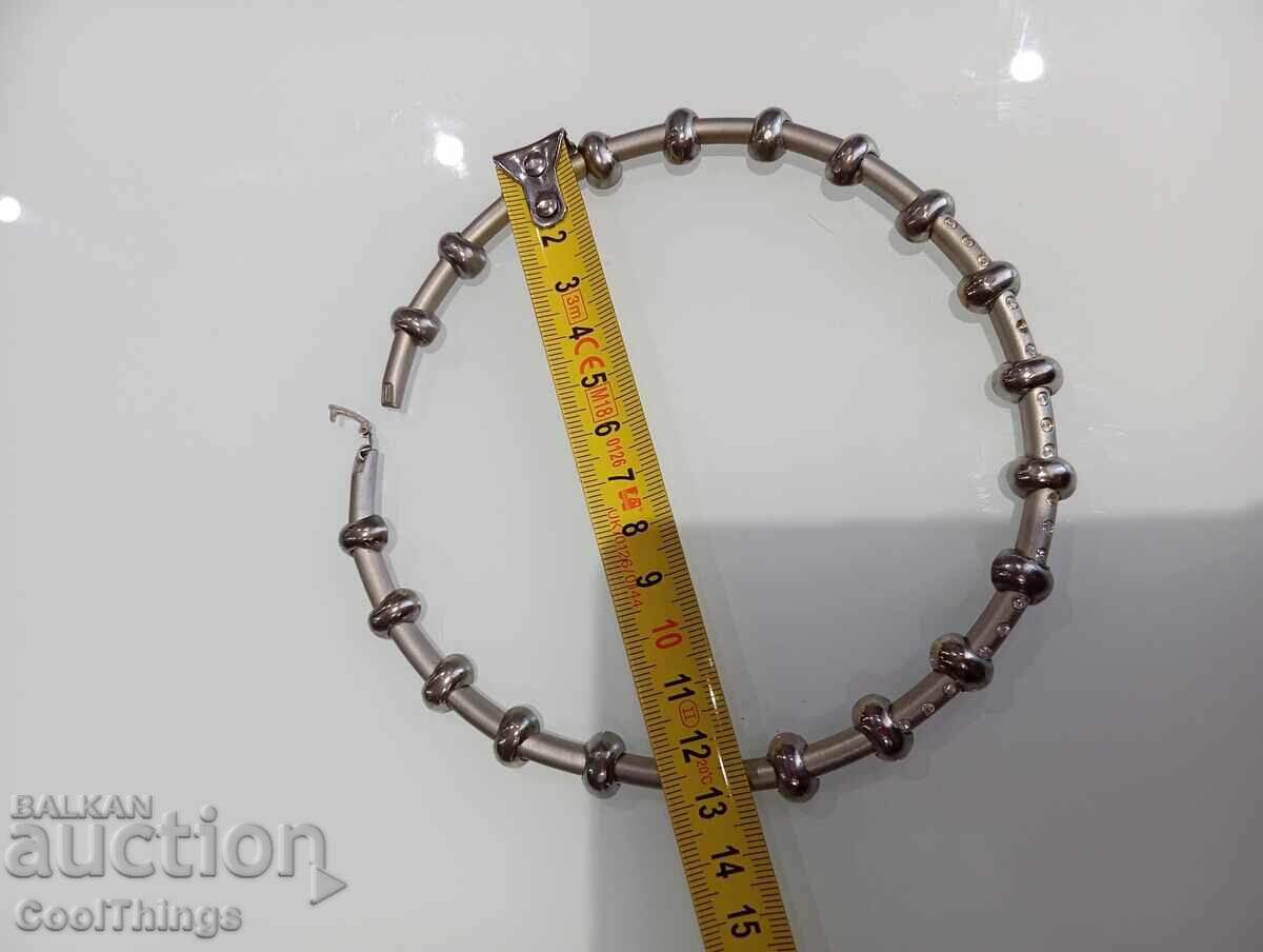 Licitație Un colier vechi Licitație Un colier vechi