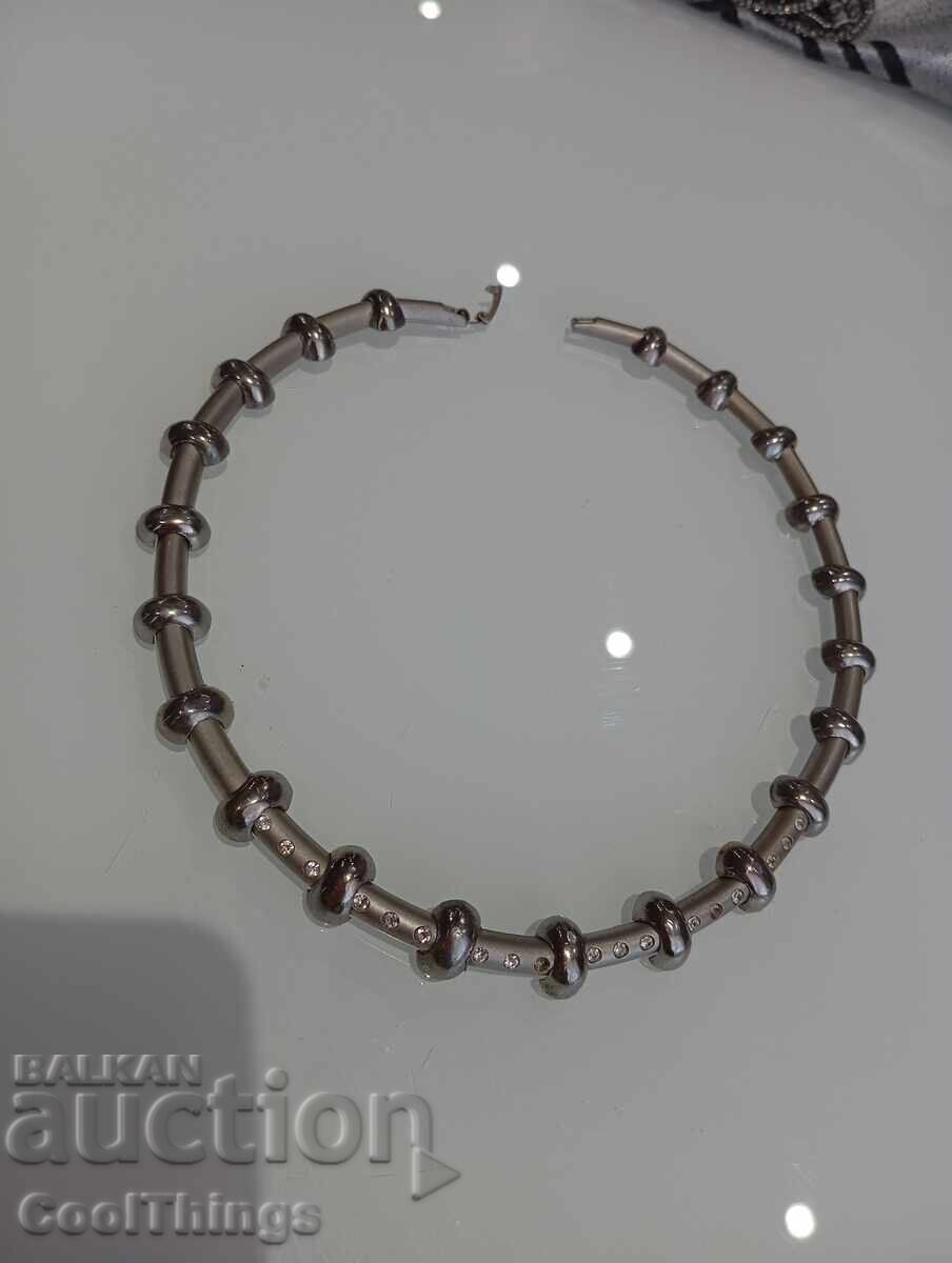 Un colier vechi Un colier vechi