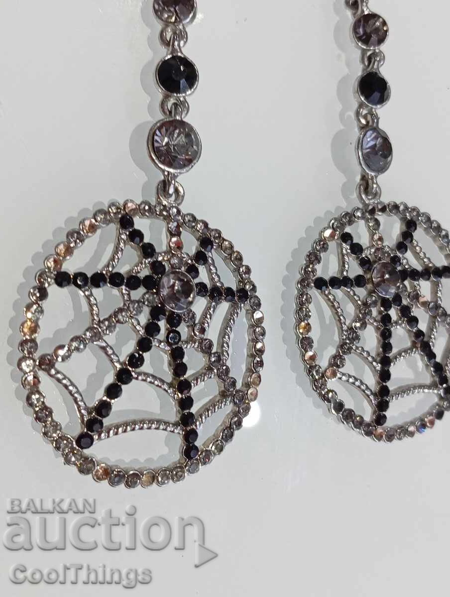 Cercei vechi cu preț 1.50 BGN | € 0.77 Cercei vechi cu preț 1.50 BGN | € 0.77