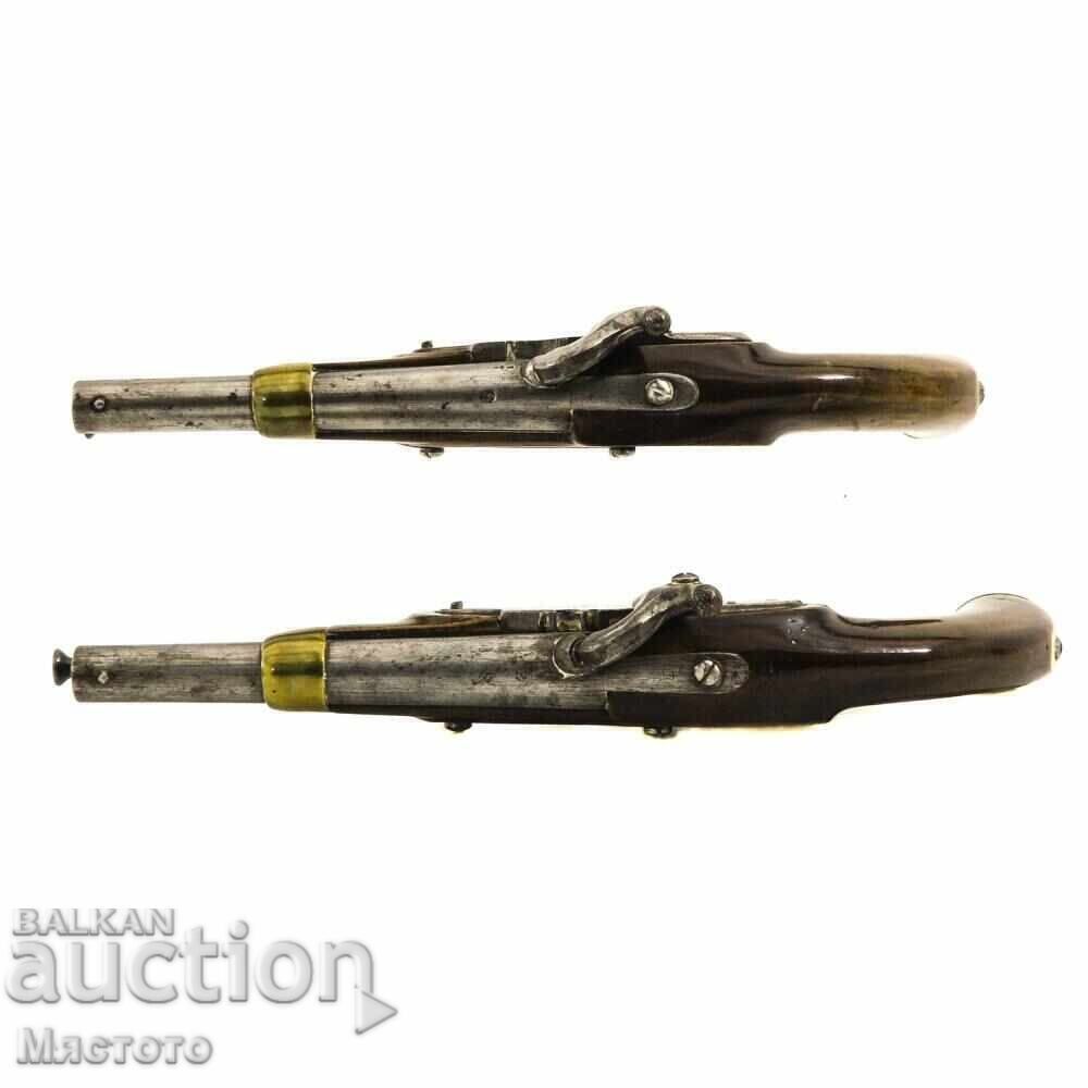 Capsule pistol pair. PERFECT. Army - 5 Capsule pistol pair. PERFECT. Army - 5