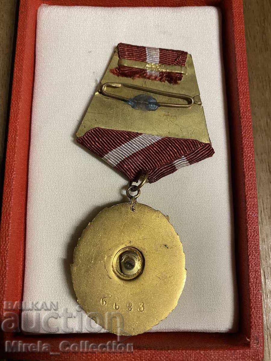 Ordin bulgar Steagul Roșu al Muncii R.P.B. cu număr cu preț 89.00 BGN | € 45.50 Ordin bulgar Steagul Roșu al Muncii R.P.B. cu număr cu preț 89.00 BGN | € 45.50