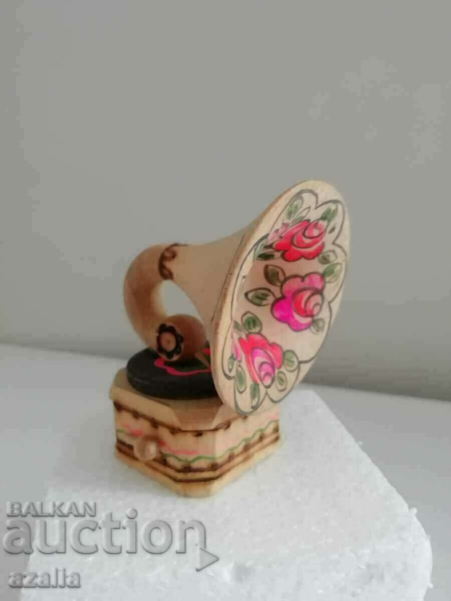 Gramophone - wooden souvenir with price 10.00 BGN | € 5.11