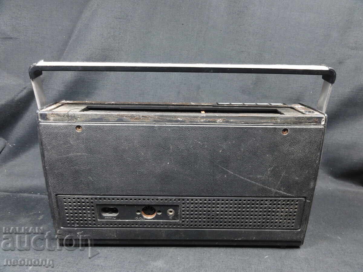 Delivery of BZC OLD RETRO TRANSISTOR RADIO NORDMENDE