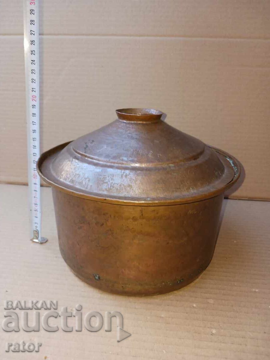 Oală veche de cupru, din aramă, datată - 1938 cu preț 44.99 BGN | € 23.00