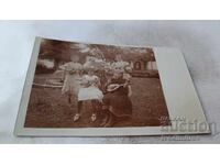 Φωτογραφία Νέων κοριτσιών με μαντολίνα στο πάρκο