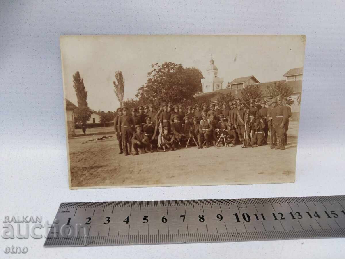 FOTOGRAFIE REGALĂ, SOLDAT, UNIFORMĂ, sabie cu preț 20.00 BGN | € 10.23 FOTOGRAFIE REGALĂ, SOLDAT, UNIFORMĂ, sabie cu preț 20.00 BGN | € 10.23