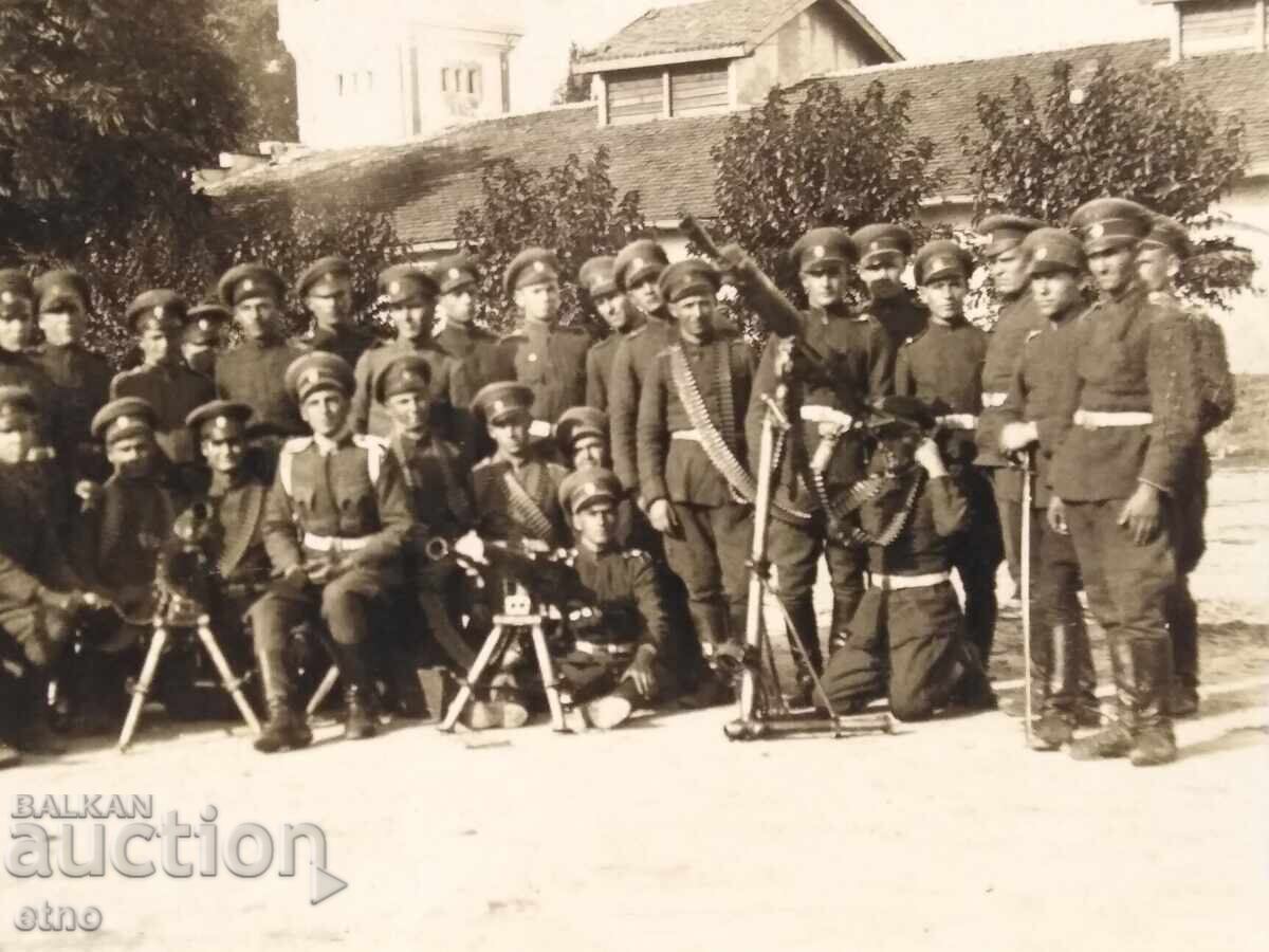 FOTOGRAFIE REGALĂ, SOLDAT, UNIFORMĂ, sabie cu preț 20.00 BGN | € 10.23 FOTOGRAFIE REGALĂ, SOLDAT, UNIFORMĂ, sabie cu preț 20.00 BGN | € 10.23