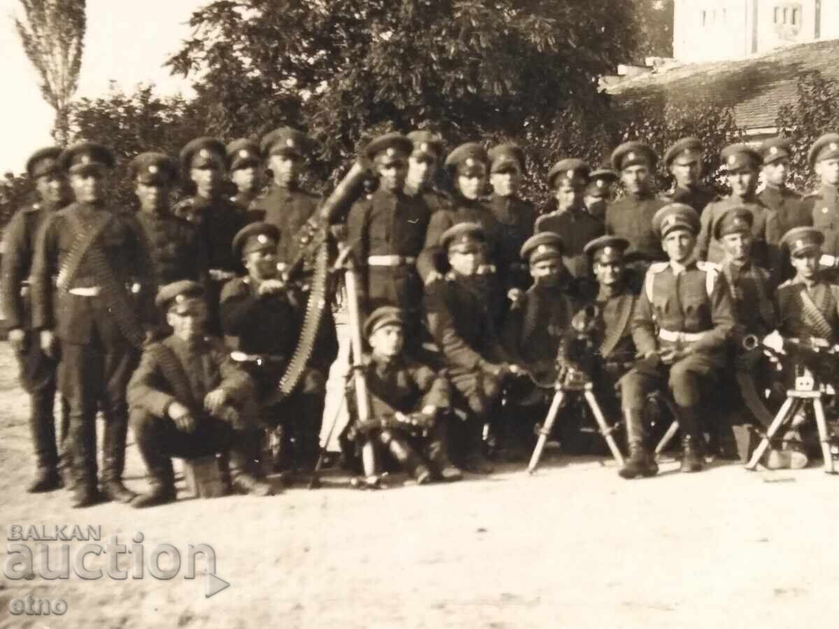 Licitație FOTOGRAFIE REGALĂ, SOLDAT, UNIFORMĂ, sabie Licitație FOTOGRAFIE REGALĂ, SOLDAT, UNIFORMĂ, sabie