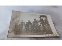 Fotografie Copil și tânăr cântând la vioară